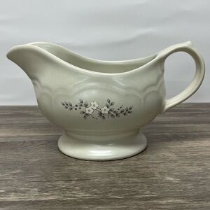 Pfaltzgraff Heirloom Gravy Boat – Vintage Stoneware Floral Pedestal Server‎